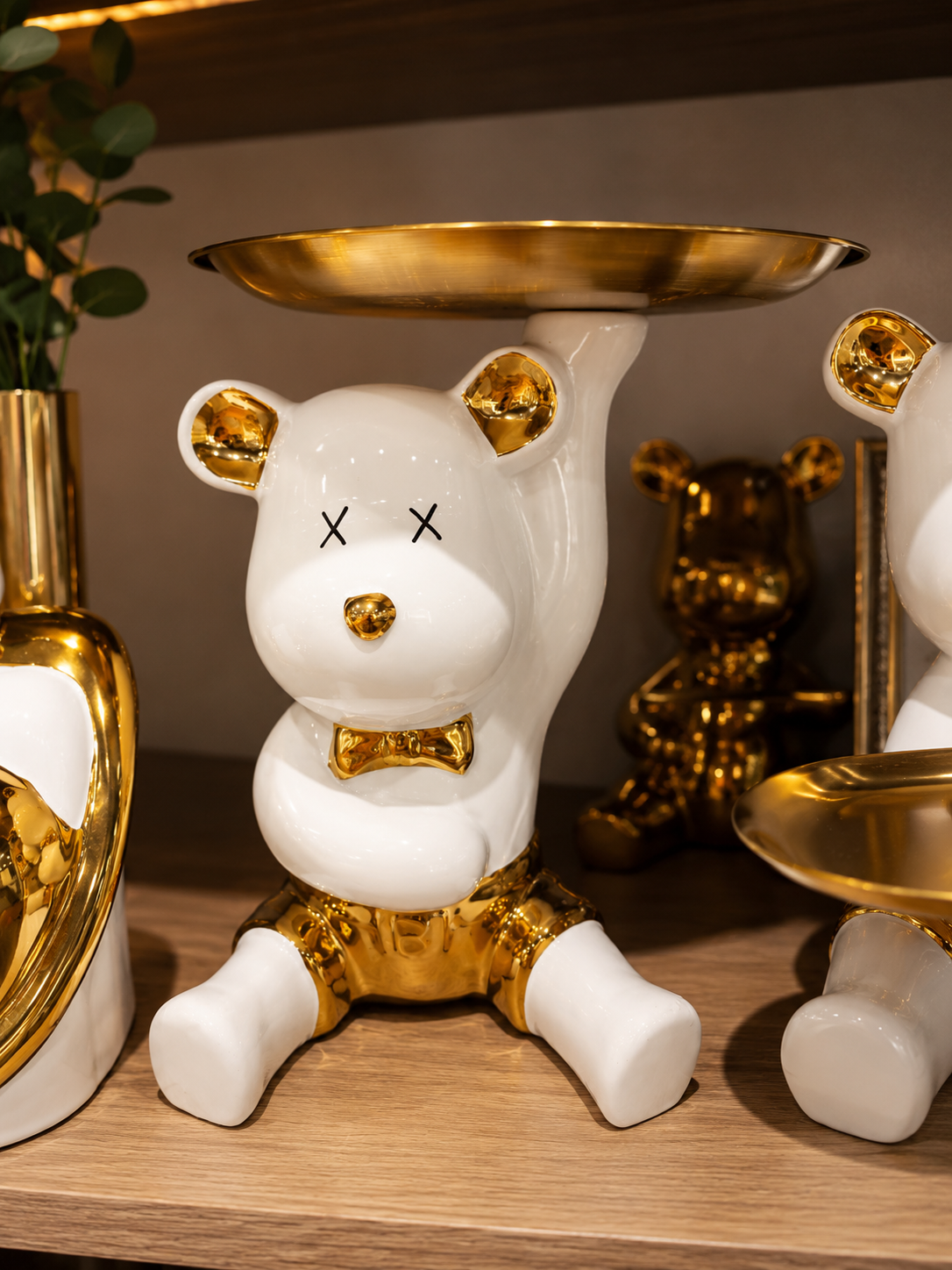 Luxury Bear Tray Statue – White & Gold Decorative Organizer