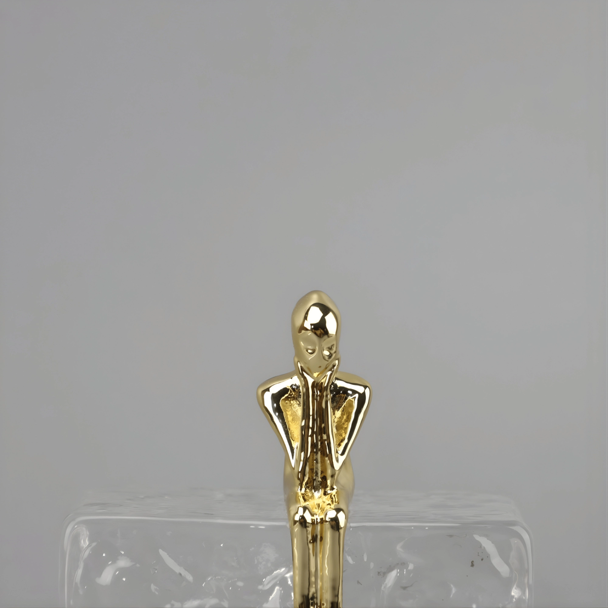 Dual Stone Figures – تماثيل ديكور فاخرة (قطعتين)