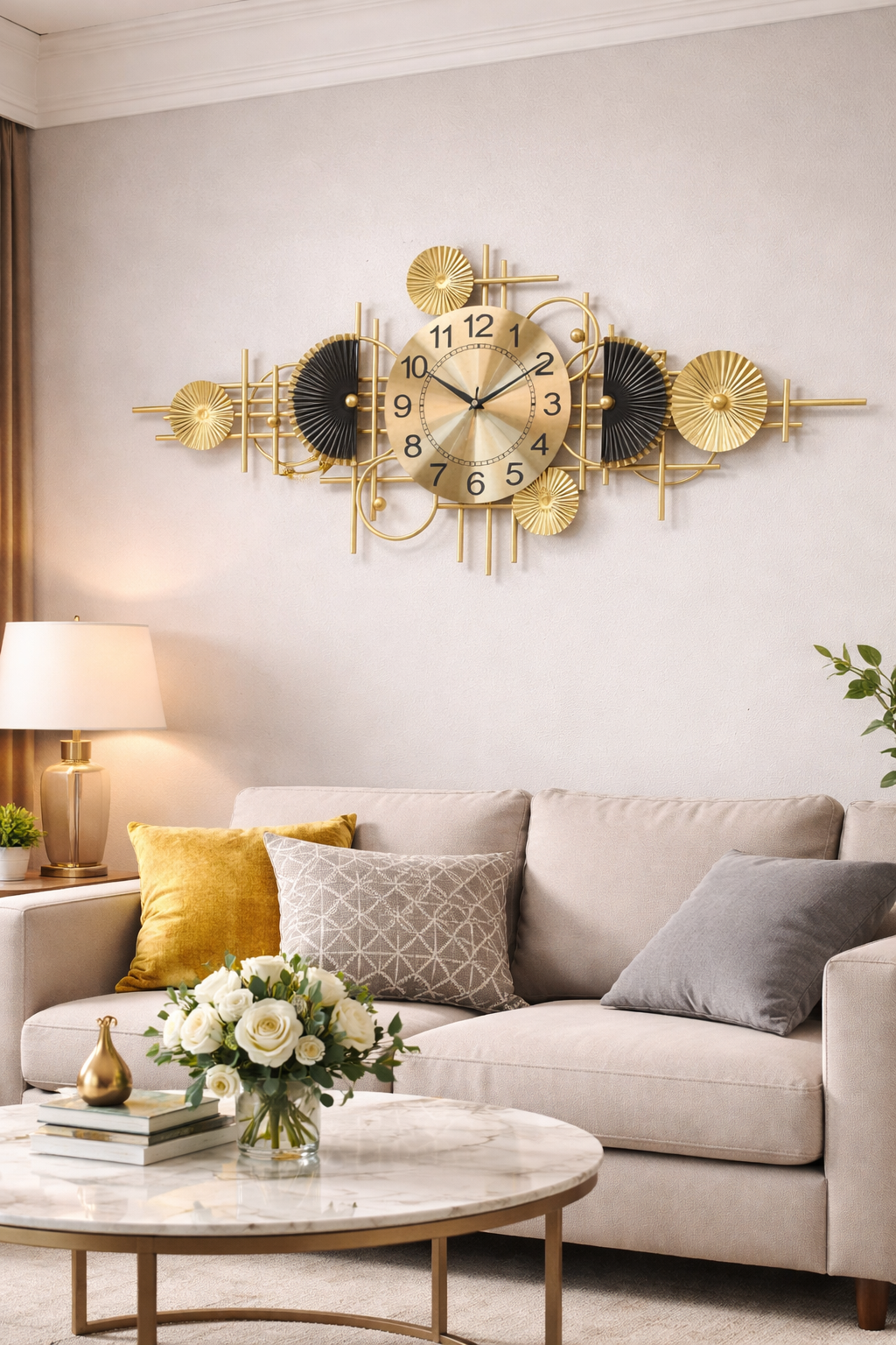 ساعة حائط معدن مودرن تصميم هندسي ذهبي – مقاس 90×38 سم