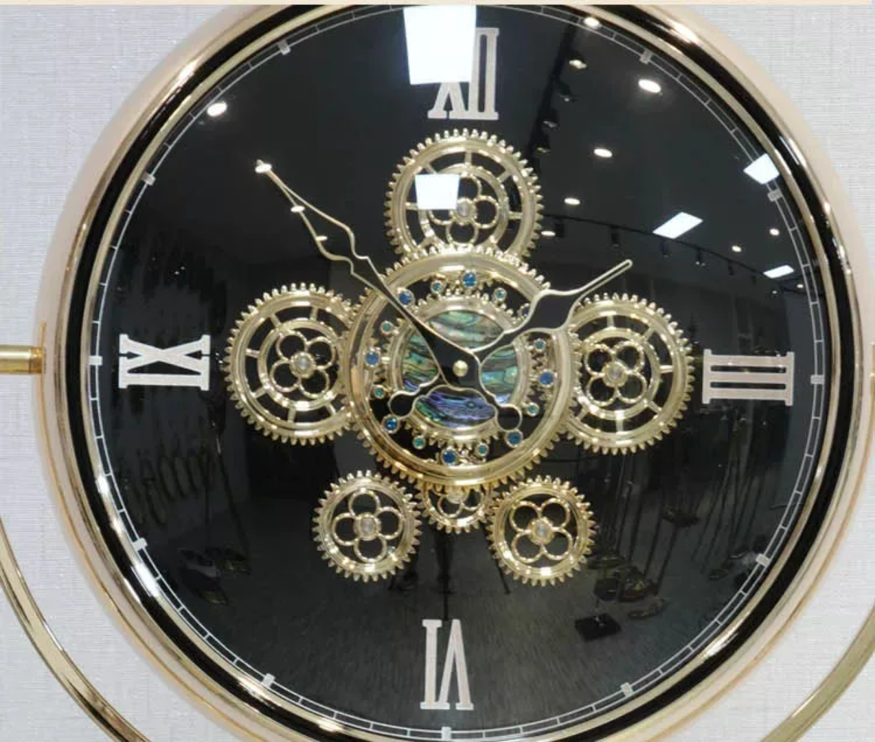 Black Gold Tripod Clock – ساعة أرضية فاخرة ستاند