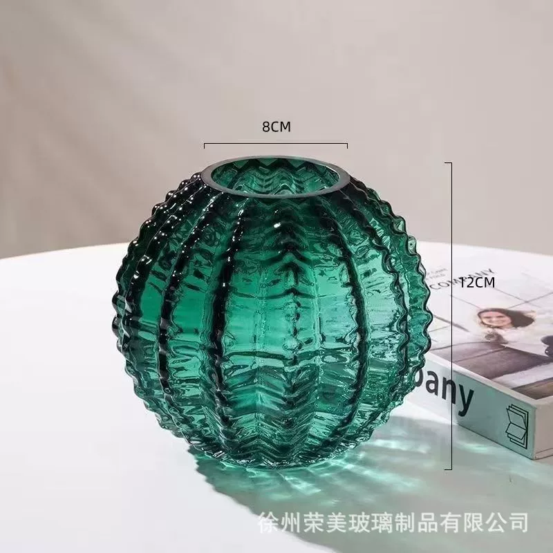 فازات زجاج أخضر مضلع – تصميم مودرن أنيق
