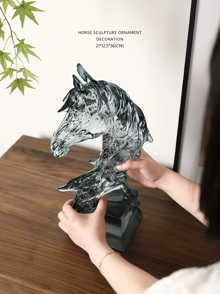 Crystal Horse Sculpture – تمثال حصان زجاجي فاخر