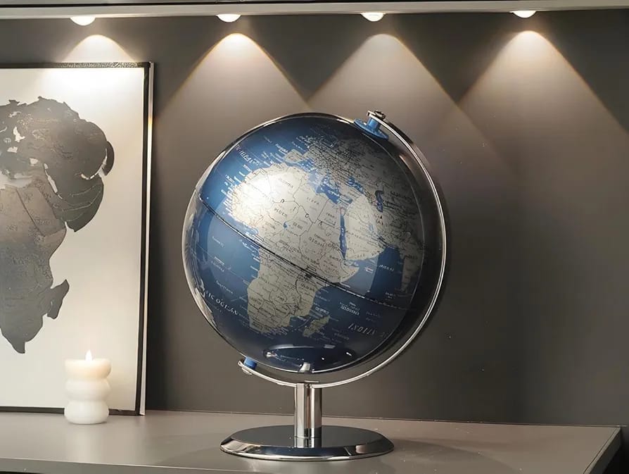 كرة أرضية ديكورية فاخرة باللون الأزرق المعدني – Globe Decor 26 سم