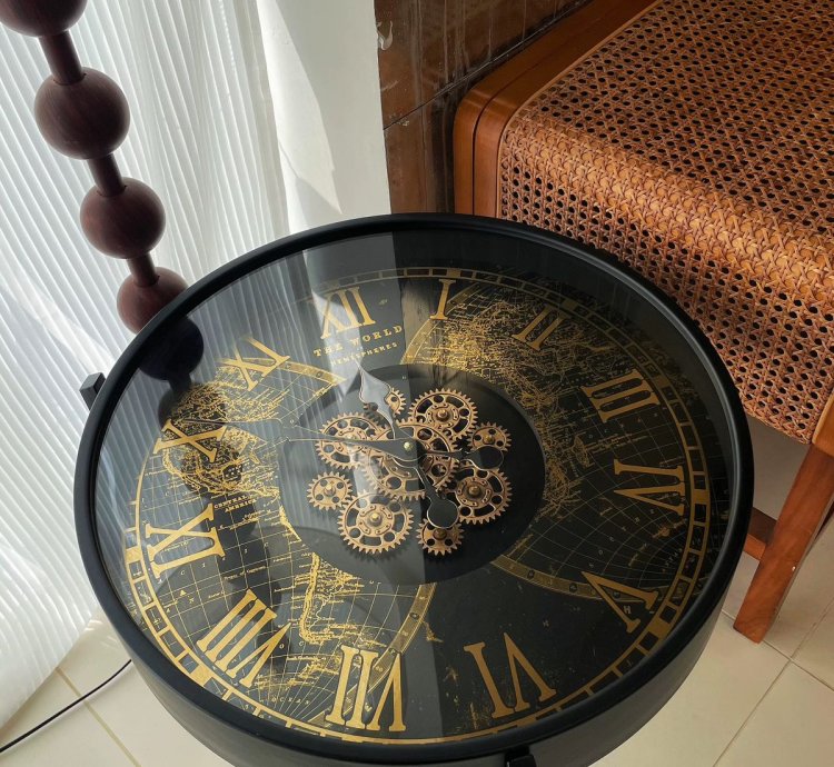 Time Table Luxury Clock – ترابيزة بساعة فاخرة