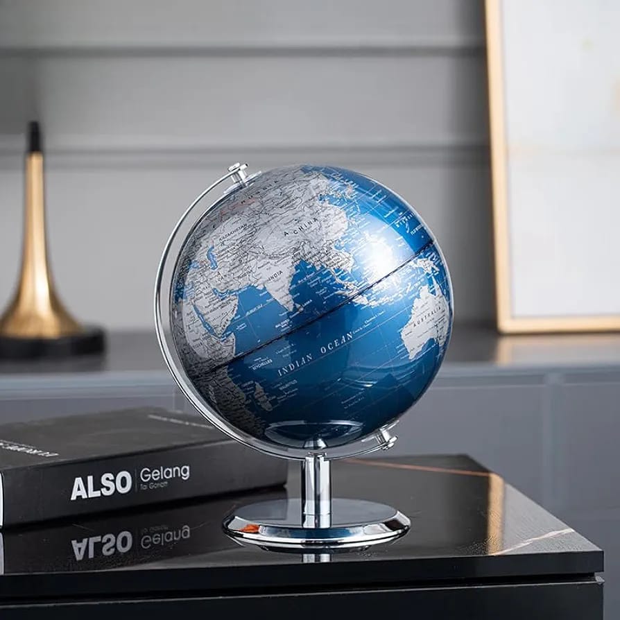 كرة أرضية ديكورية فاخرة باللون الأزرق المعدني – Globe Decor 26 سم
