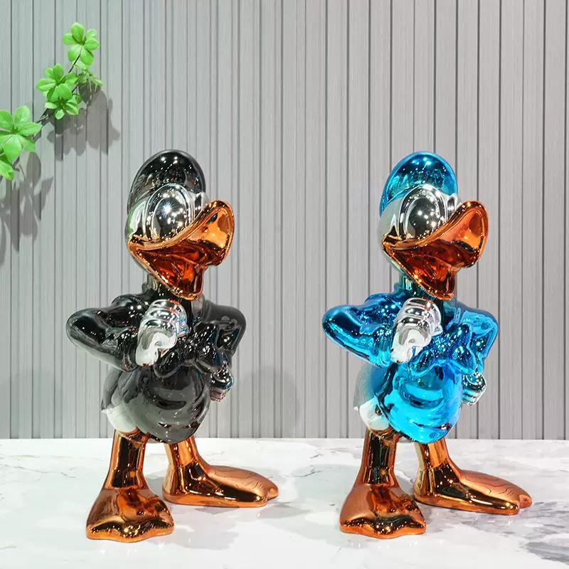 Pop Art Duck Sculpture – تمثال بط عصري ملون