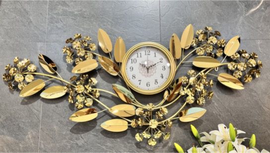ساعة حائط مودرن ديكور ذهبي بتصميم أوراق وزهور