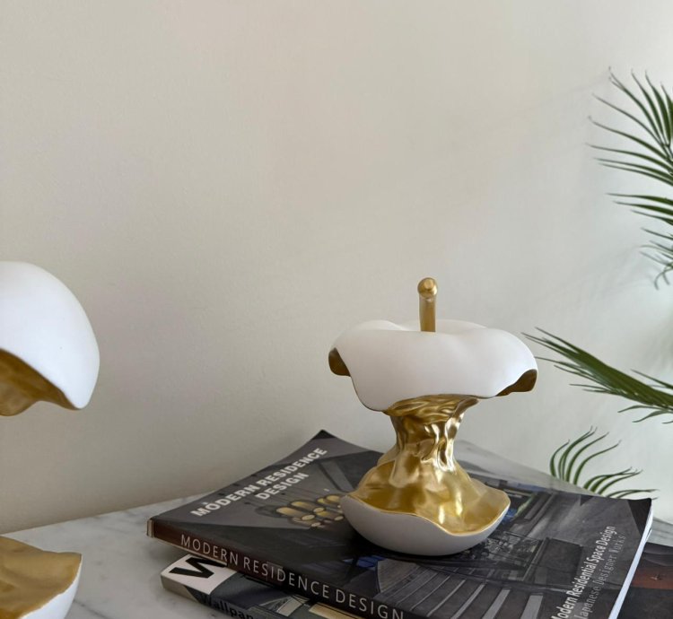 Golden Apple Core Sculpture – تمثال تفاحة فنية ذهبية (قطعتين)